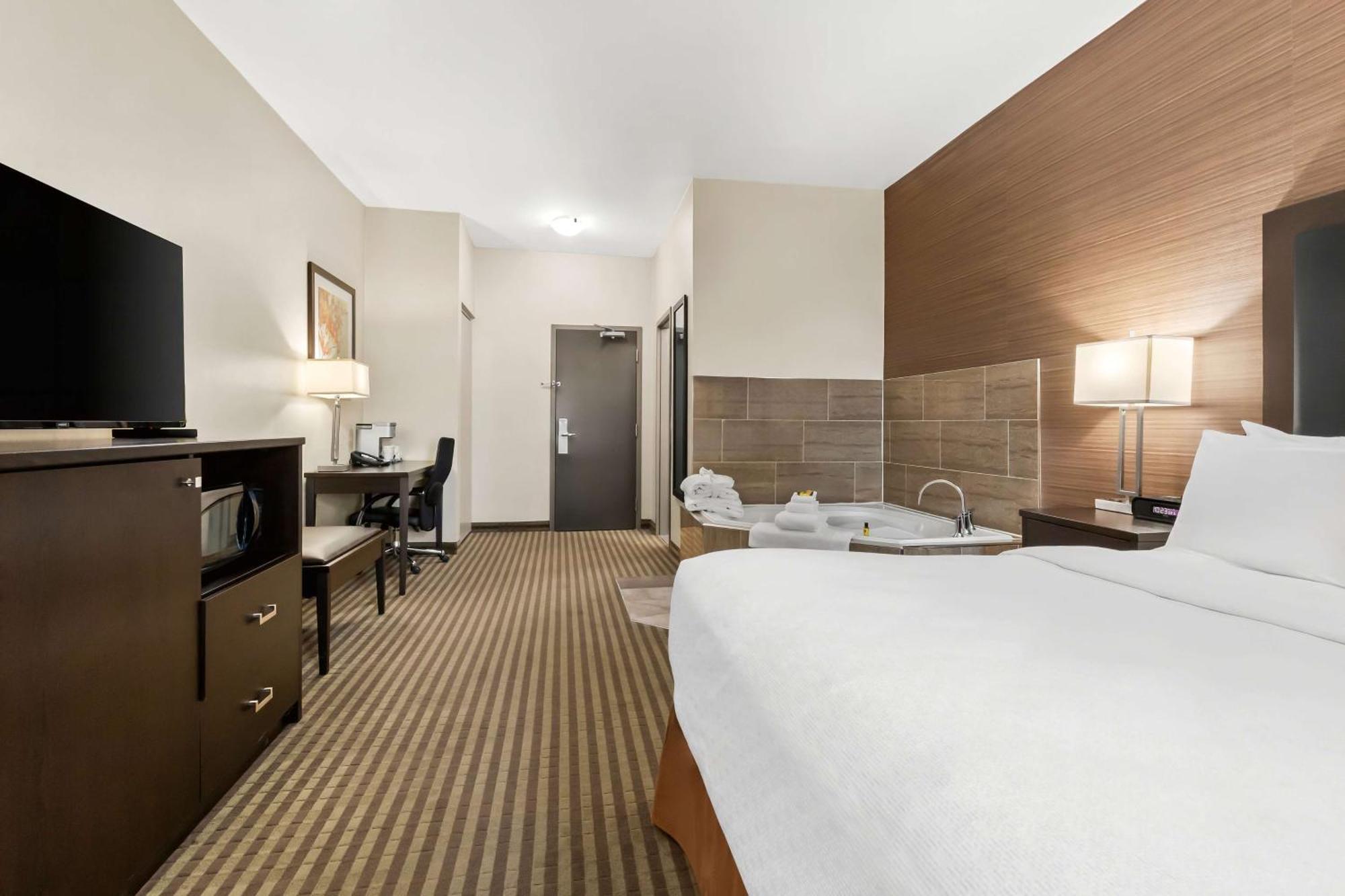 Best Western Plus Fergus Hotel Экстерьер фото
